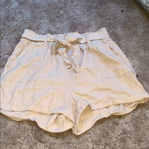 High-waisted Beige Shorts